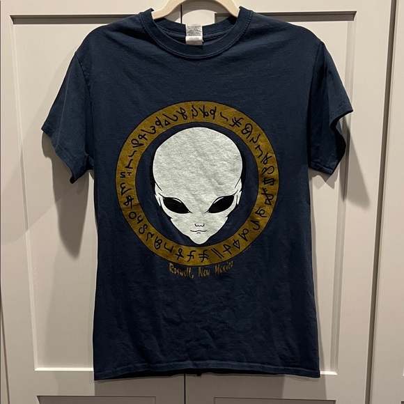 Gildan Tops - Gildan Navy Blue T-Shirt with Alien Graphic Size S